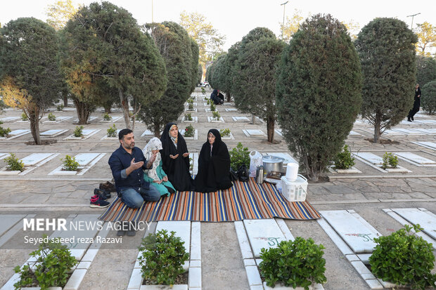 Iftar at cemetery alongside martyrs graves