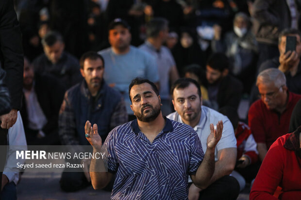 Iftar at cemetery alongside martyrs graves