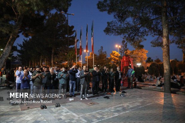 Iftar at cemetery alongside martyrs graves