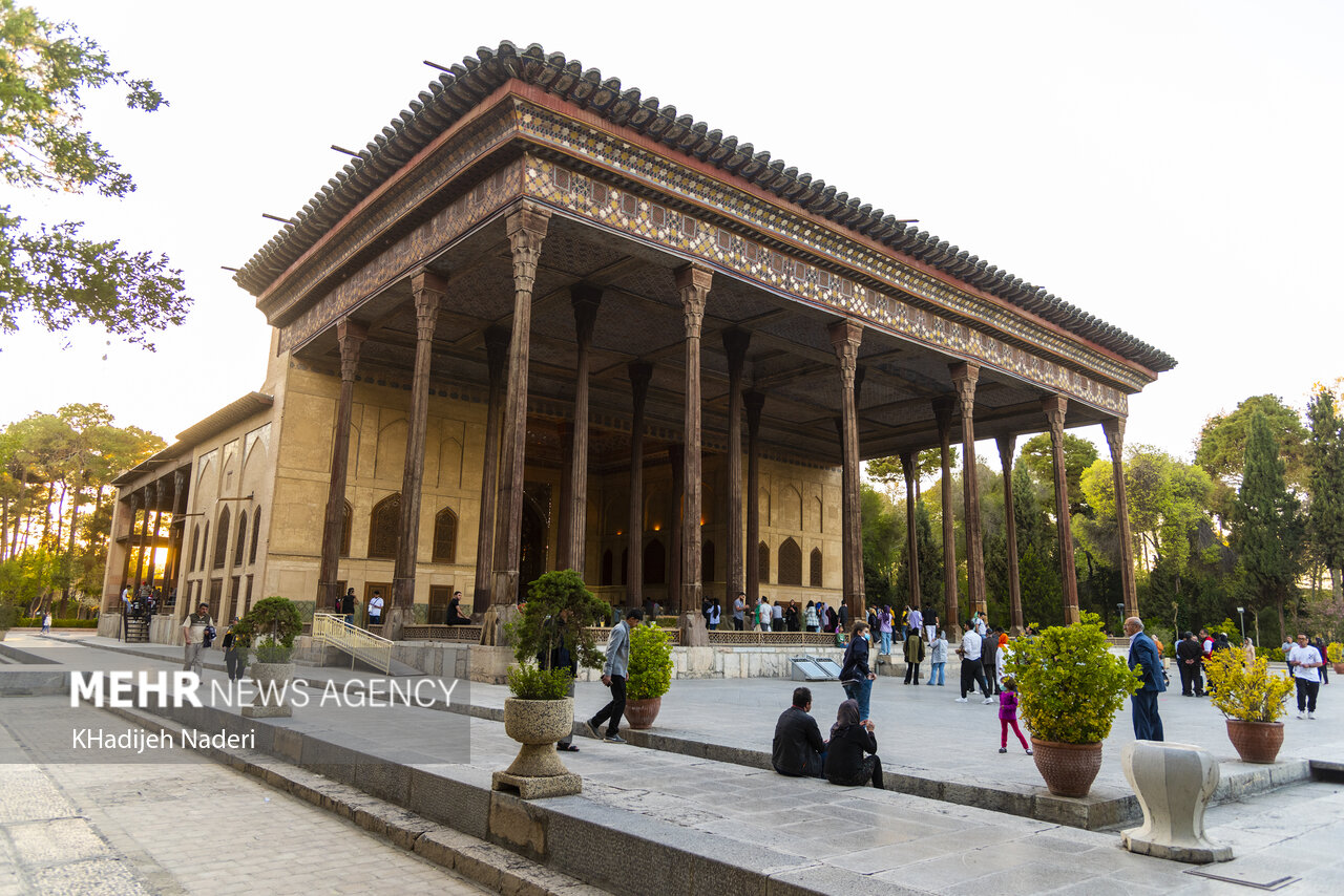 مرمت سقف ایوان چهلستون اصفهان تا پایان سال به اتمام می‌رسد