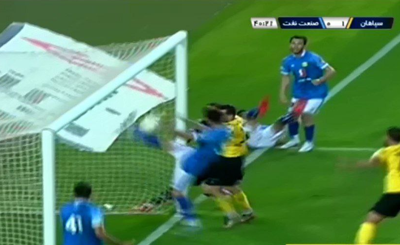 پیروزی سپاهان برابر صنعت نفت با گل جنجالی/ صدر جدول زرد باقی ماند