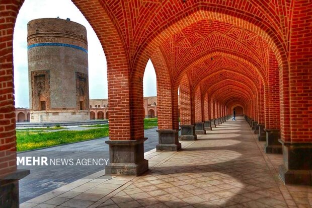 گشتی در آرامگاه پنجمین شیخ طریقت صفوی در مشگینشهر