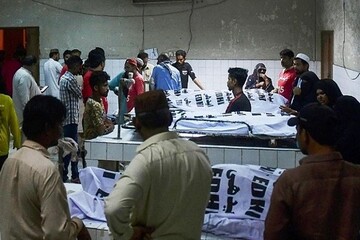 باكستان ...11 قتيلاً بحادثة تدافع حصل لحظة توزيع التبرعات الغذائية