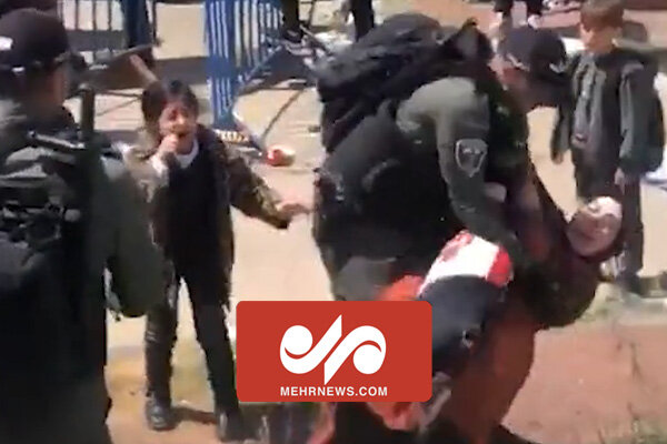 حمله نظامیان صهیونیستی به یک مادر و دختر فلسطینی در بیت لحم