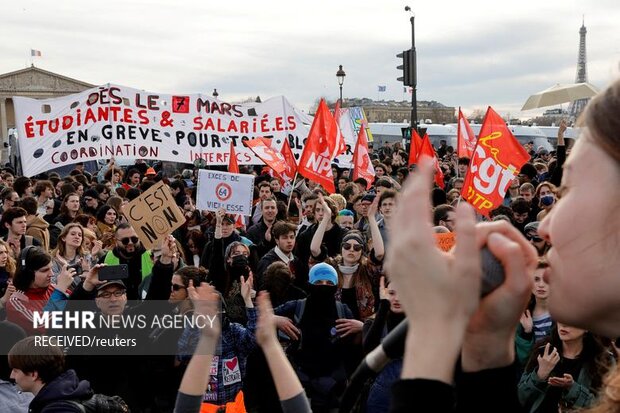 فرانس، پینشن اصلاحات کے خلاف مظاہرین اور پولیس میں جھڑپیں
