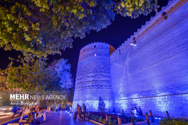 شیراز ارگ کریمخان زند - تغییر رنگ بناهای تاریخی و شهری شیراز به مناسبت روز جهانی اوتیسم