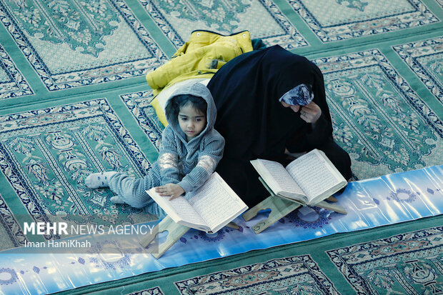 حسینیه امام خمینی(ره) ہمدان میں تلاوت قرآن مجید کا روح پرور اجتماع
