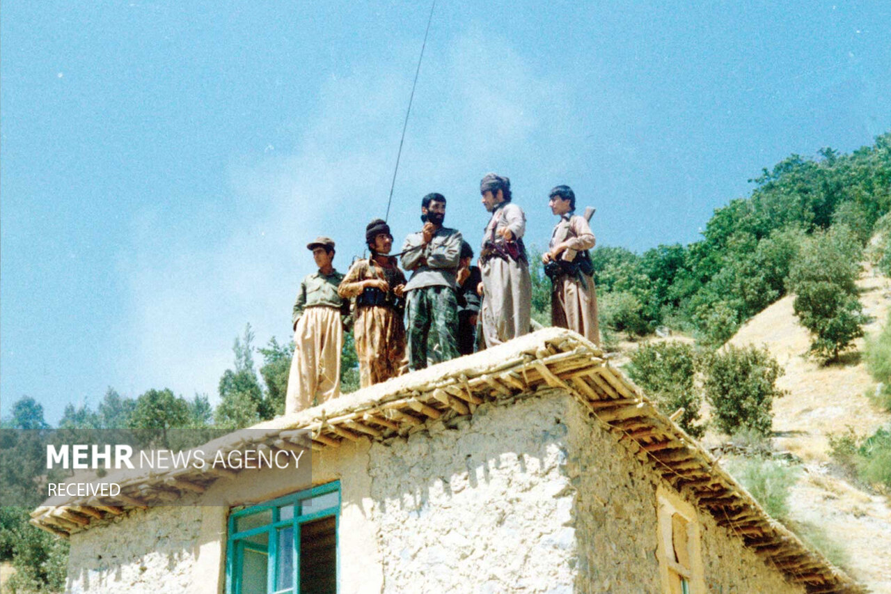 سیلی حاجاحمد به پاسداری که اسیر عراقی را زد 4