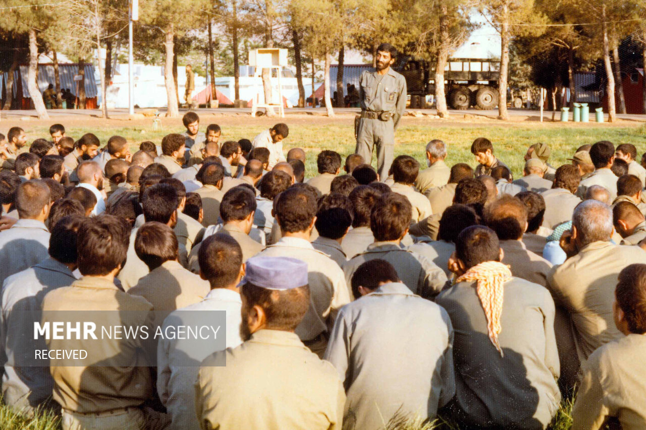 سیلی حاجاحمد به پاسداری که اسیر عراقی را زد 6