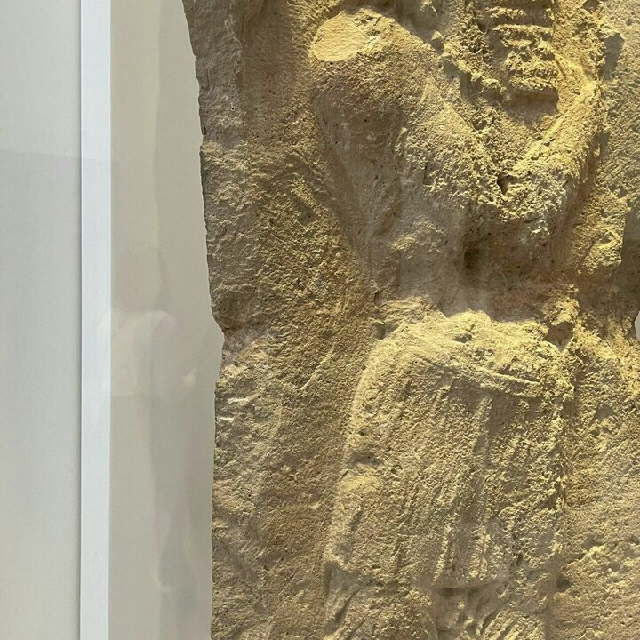 انتشار تصاویری از سنگ نگاره ساسانی پیدا شده در لندن