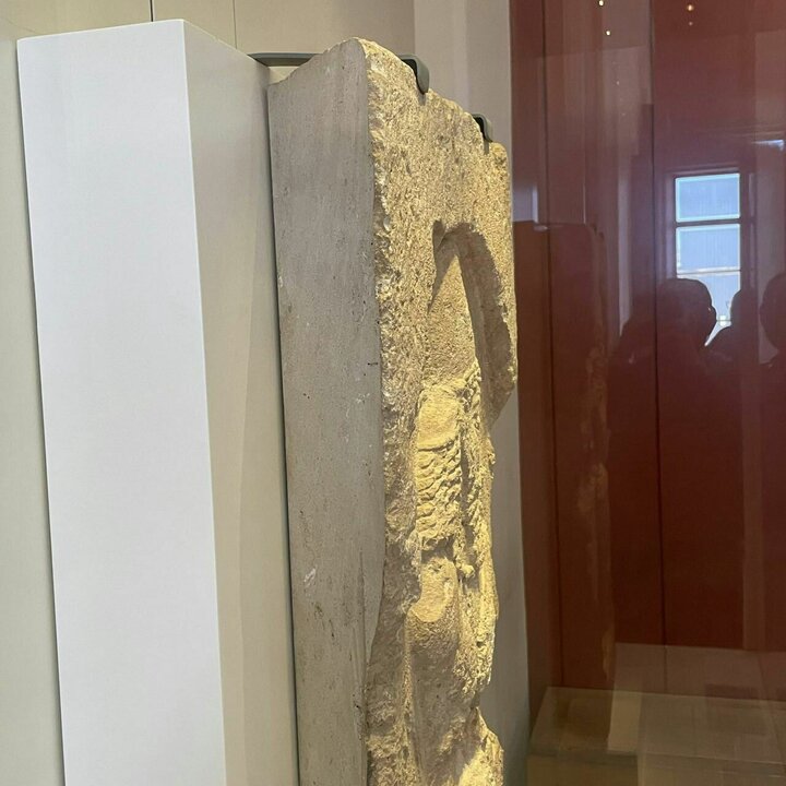 انتشار تصاویری از سنگ نگاره ساسانی پیدا شده در لندن