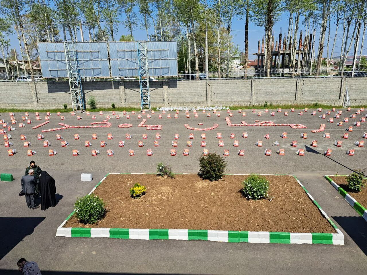 توزیع ۱۵۰۰ بسته معیشتی بین نیازمندان فومن