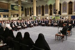 Leader's meeting with poets and experts in Persian literature