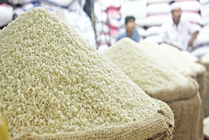 جلوگیری از عرضه خارج از شبکه ۳۰ تن برنج در اهواز