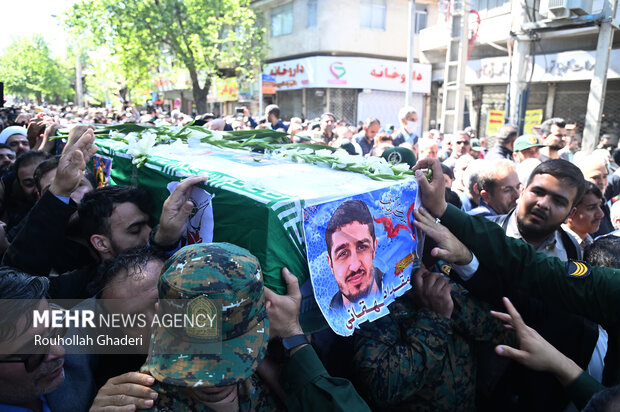 خاکسپاری شهید مهقانی در گلزار شهدای فاضل آباد