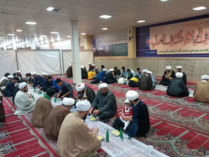 سفره افطاری مقام معظم رهبری در مصلای بوشهر برگزار شد