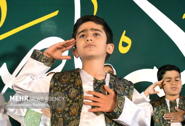 اجرای سرود سلام فرمانده در راهپیمایی روز قدس کرمانشاه