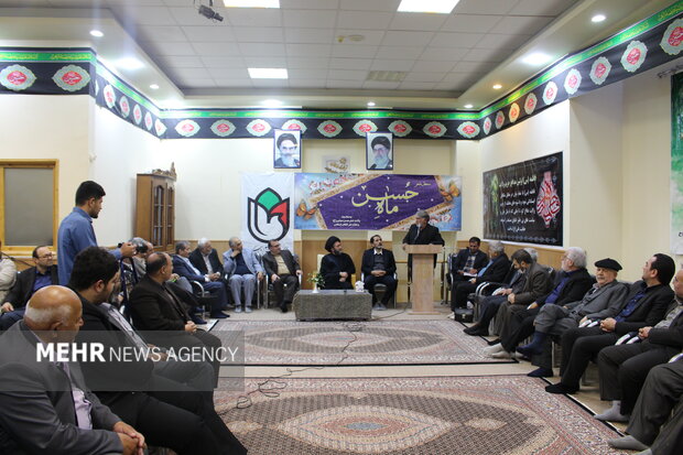 بدنه اصلی جامعه از برکات ادبیات محروم مانده است