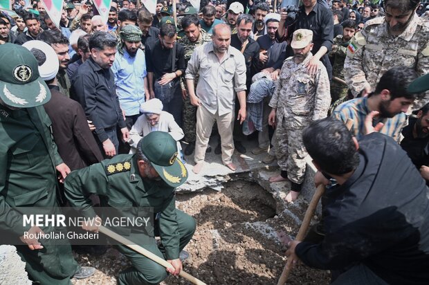 تشییع پیکر شهید مدافع حرم «مقداد مهقانی» در فاضل آباد