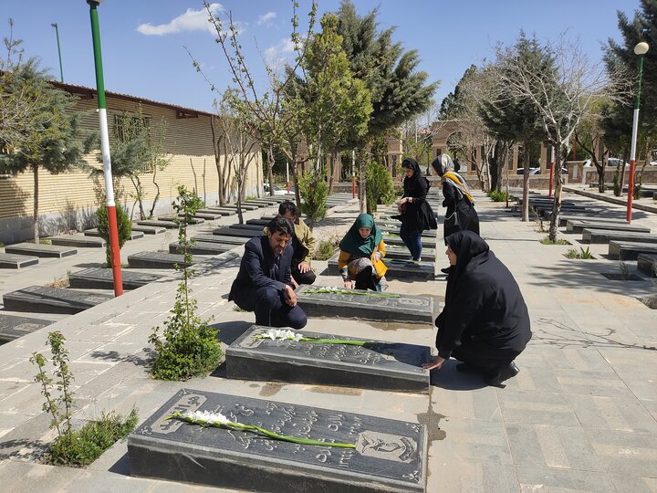 تجدید میثاق هنرمندان کردستانی با آرمان های شهدا