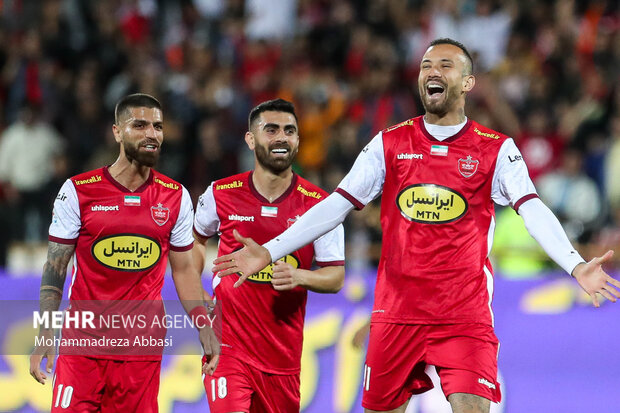 شانس پرسپولیس برای قهرمانی بیشتر است / «پریرا» مهاجم خیلی خوبی است