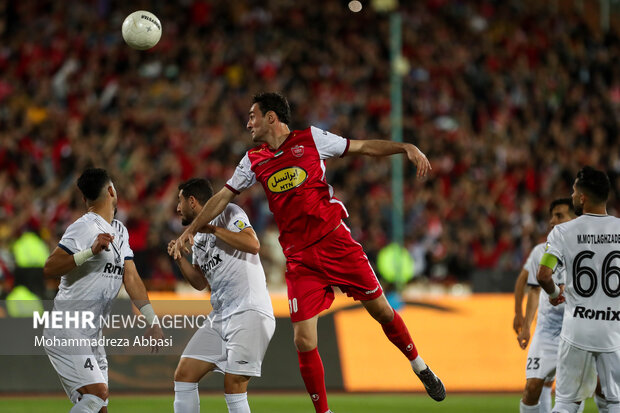 شانس پرسپولیس با سپاهان و استقلال برابر است/ فعلا دربی نه!