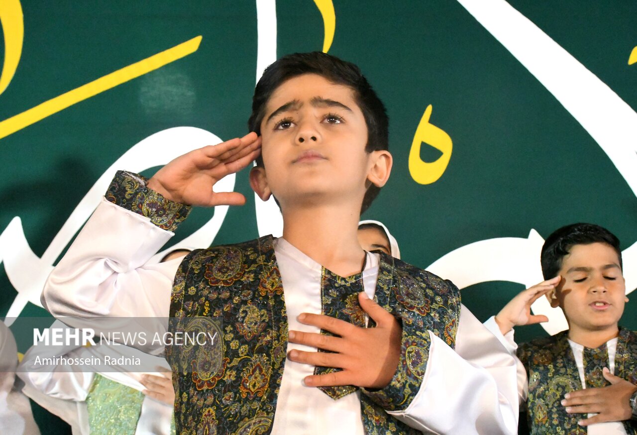 اجرای سرود سلام فرمانده در راهپیمایی روز قدس کرمانشاه