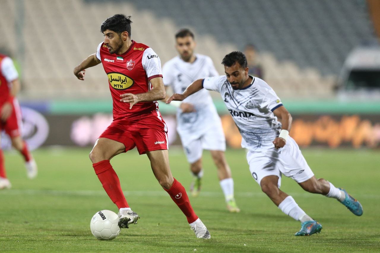 عبور موقت پرسپولیس از استقلال / چشم امید سرخها به دو سرمربی موفق! 3