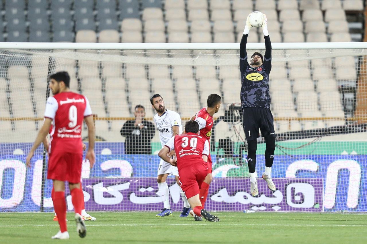 عبور موقت پرسپولیس از استقلال / چشم امید سرخها به دو سرمربی موفق! 2