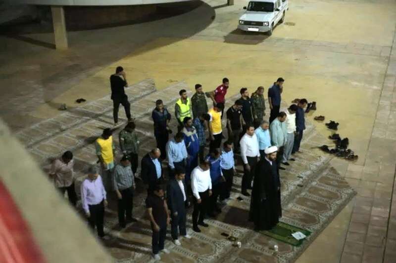 هواداران فولاد خوزستان نماز جماعت اقامه کردند