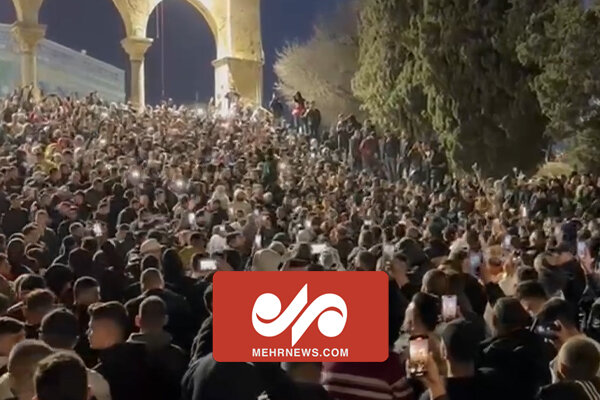 Filistinliler Mescid-i Aksa'da toplandı Filistinliler Mescid-i Aksa'da toplandı