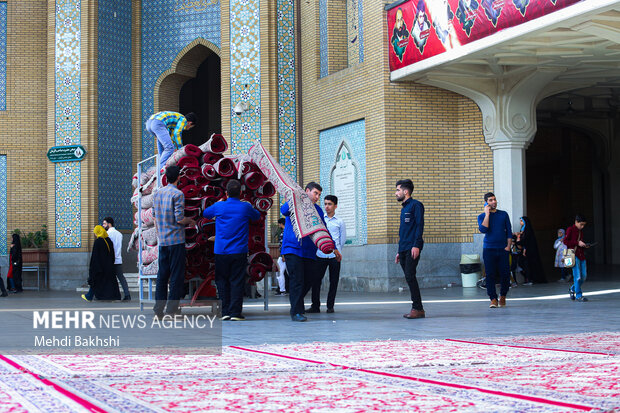 برپایی سفره افطار در حرم حضرت معصومه(س)