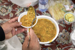 پخت روزانه ۲۰ هزار پرس غذا در مهمان سراهای حضرت رضا (ع)