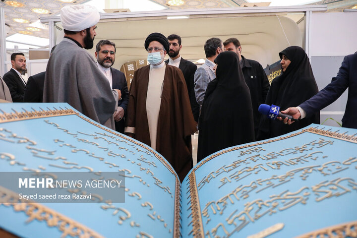 مراسم آیین افتتاح سی امین دوره نمایشگاه بین المللی قرآن کریم بعدازظهر امروز ۱۲ فروردین ماه ۱۴۰۲ با حضور حجت السلام سید ابراهیم رئیسی رئیس جمهور در مصلای امام خمینی (ره) تهران افتتاح شد