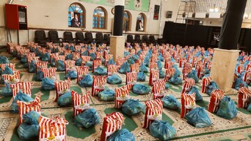 ۵۰۰ بسته معیشتی به زلزله زدگان خوی اهدا شد