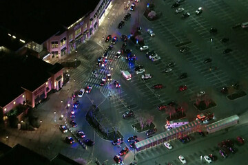 3 shot, 5 injured in Delaware mall shooting