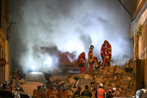 5 injured as apartment building collapses in France