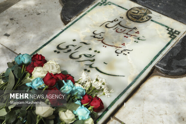 رونمایی از پرتره شهید آوینی و ۱۲ اثر هنرمند انقلابی در روز هنر انقلاب