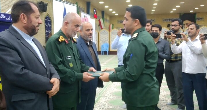 نیروی الهی و قدرت رهبری و مردم دشمنان را به هم ریخته است