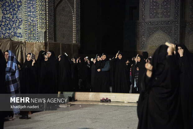 Qadr Night ceremony observed in Isfahan
