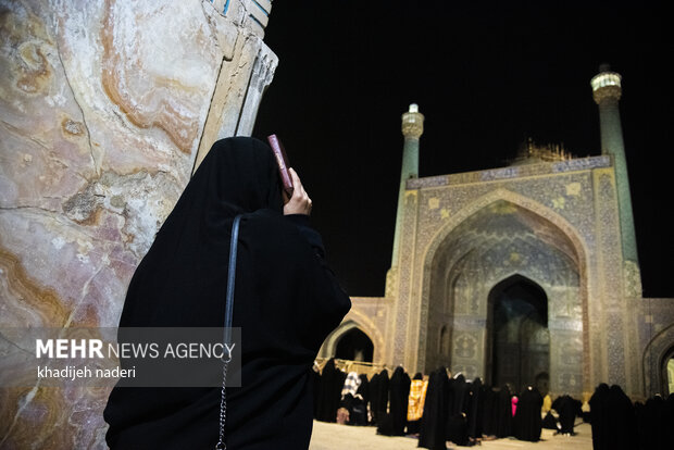 Qadr Night ceremony observed in Isfahan
