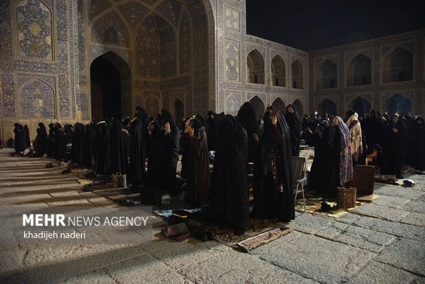 Qadr Night ceremony observed in Isfahan
