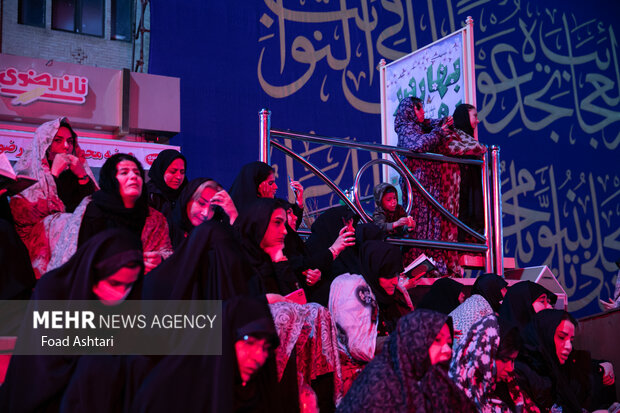 مراسم احیای شب نوزدهم ماه مبارک رمضان بامداد یکشنبه بیستم فروردین ۱۴۰۲ با حضور اقشار مختلف مردم در امامزاده صالح(ع) تهران برگزار شد