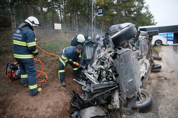 Eskişehir'de korkunç kaza: 12'si asker 14 yaralı Eskişehir'de korkunç kaza: 12'si asker 14 yaralı
