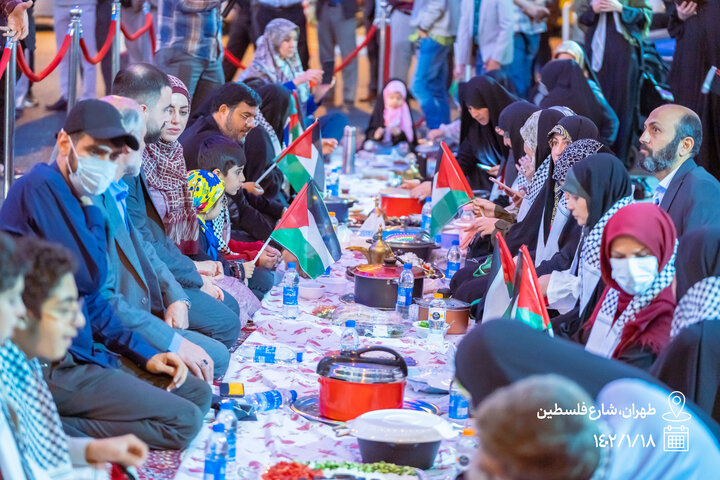 آموزش الفبای مقاومت به کودکان در میدان فلسطین