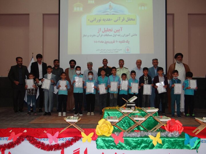 ۱۸۵ دانش آموز رتبه اول مسابقات قرآن و عترت در دشتی تجلیل شدند