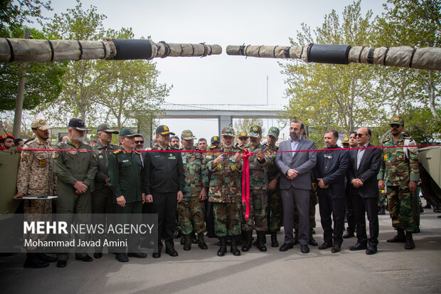 نمایشگاه دستاوردهای ارتش جمهوری اسلامی ایران در قزوین افتتاح شد نمایشگاه دستاوردهای ارتش جمهوری اسلامی ایران در قزوین افتتاح شد