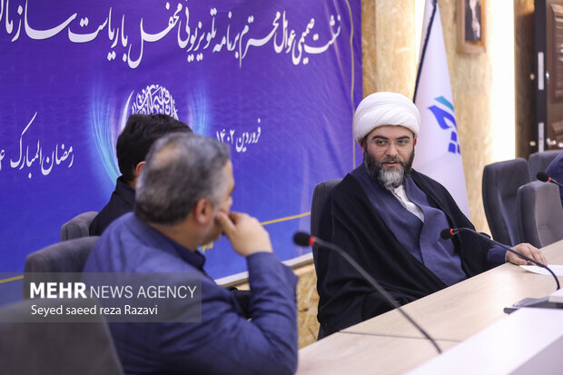  حجت‌الاسلام قمی رئیس سازمان تبلیغات اسلامی در مراسم تجلیل از عوامل برنامه "محفل" حضور دارد