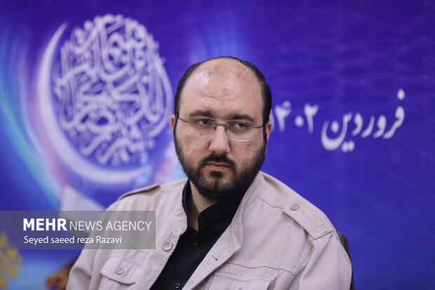  علی فروغی مدیر شبکه سه در مراسم تجلیل از عوامل برنامه "محفل" حضور دارد