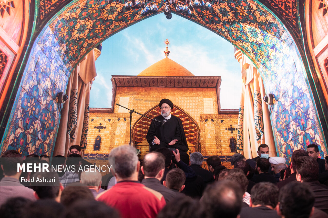 حضور رئیسی درمراسم شب احیا در امامزاده صالح(ع) تهران